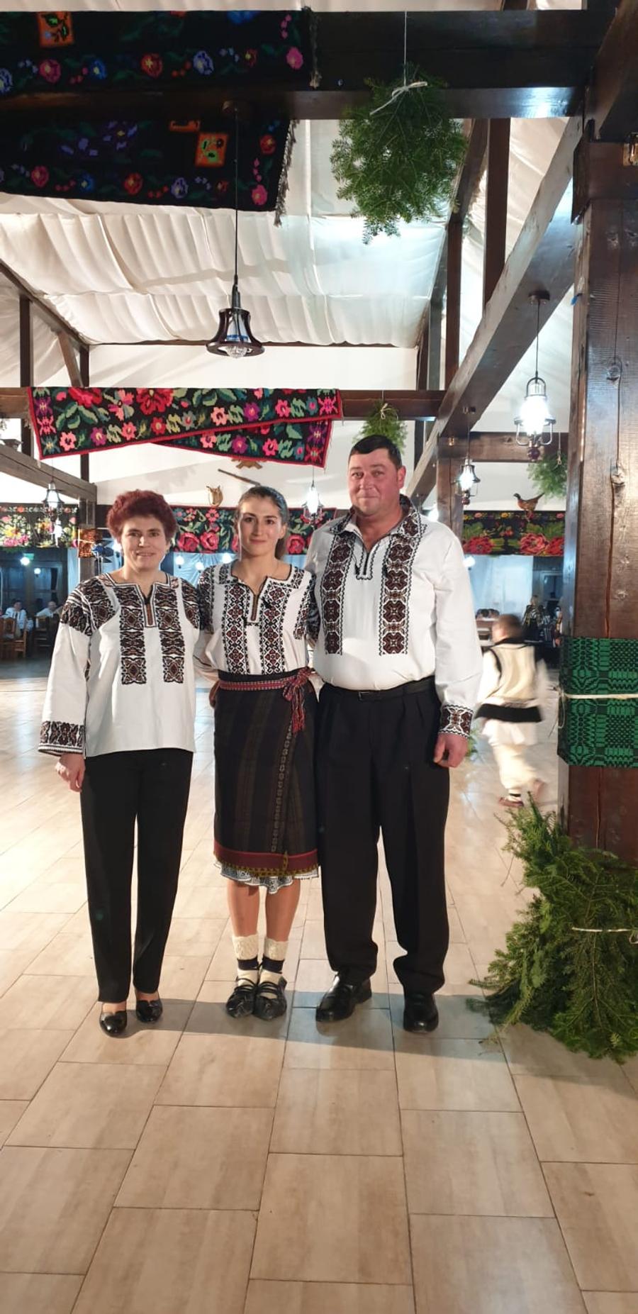 „Covor roșu îi punem!” » Petrecere mare în satul Ancuței Bodnar, canotoarea de aur: „Borș din sfeclă roșie, șnițel, cartofi prăjiți și tocinei