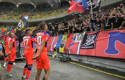 Suporterii lui FCSB NU mai rezistă: „Bătaie de joc, ajunge! Dați tricourile jos!”