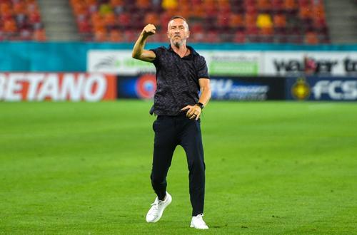MM Stoica salută galeria după FCSB - Saburtalo 4-2 / foto: GSP