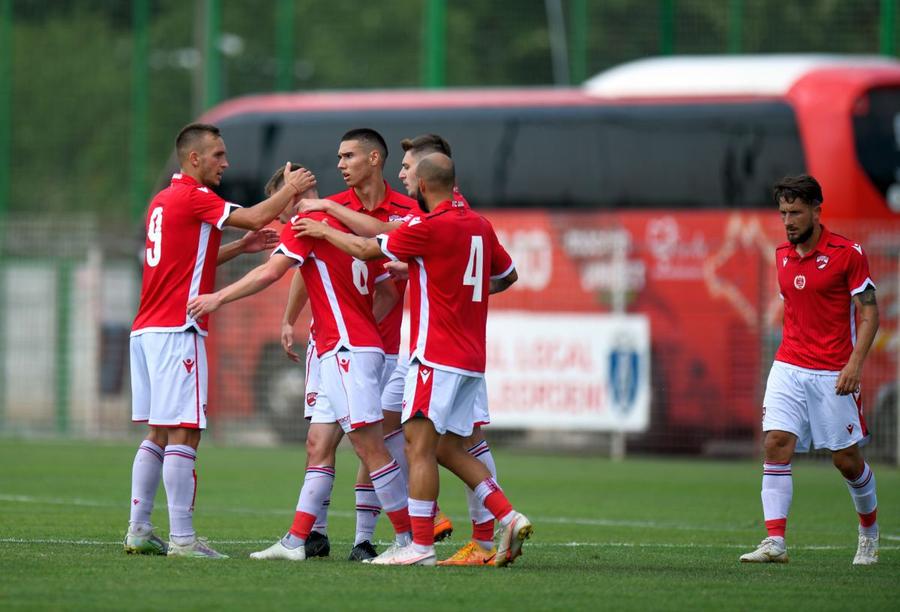 Imagine din amicalul Dinamo - Popești Leordeni 1-0 Să formalizăm, Măria Ta!