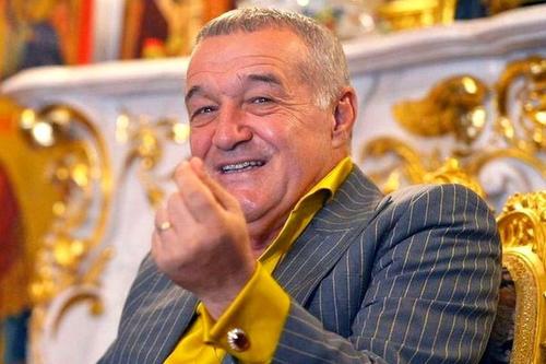 În ziua în care a anunțat că a rezolvat transferul lui Billel Omrani, Gigi Becali, patronul FCSB, a dezvăluit că plănuiește să-l transfere în iarnă și pe Juan Bauza (26 de ani), mijlocașul ofensiv al celor de la FCU Craiova.