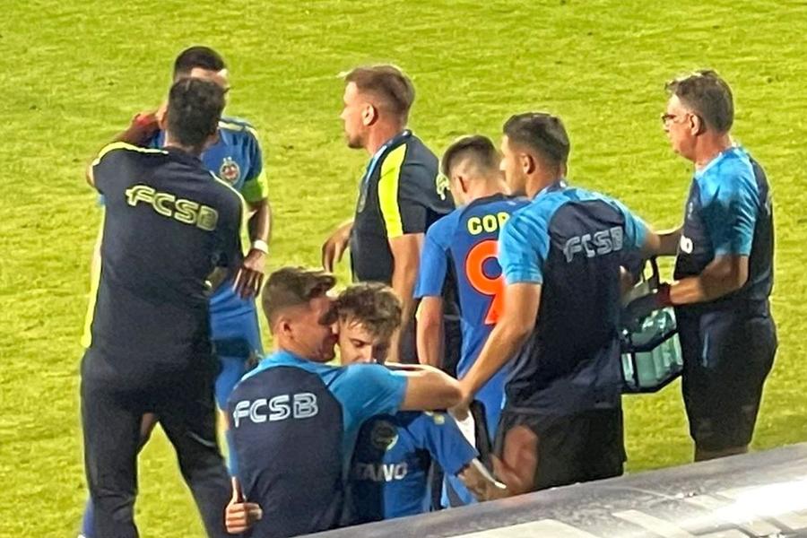 Tavi Popescu l-a luat în brațe pe Miculescu după gol / foto: Vlad Nedelea (GSP) Seara animată a Galațiului și a revenirii stângace a lui Chiricheș » Reporterii GSP au surprins 10 momente tari la Oțelul - FCSB
