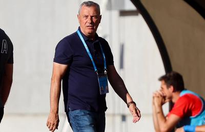 Mircea Rednic s-a enervat: „Arbitrii de la VAR dormeau sau au fost la un ceai” + Presiune pe conducere: „Ne mișcăm cam greu, nu am jucători”
