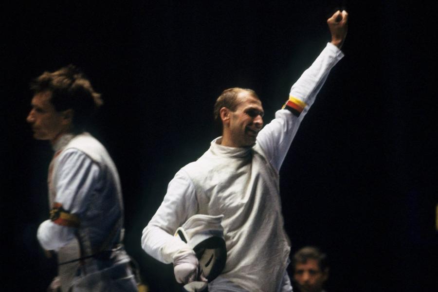 Matthias Behr, la Jocurile Olimpice de la Los Angeles Foto: Imago Images 42 de ani fix de la un moment HORROR! Campionul de la Jocurile Olimpice, UCIS pe planșă! Oficialii au schimbat urgent echipamentul, autorul s-a simțit vinovat toată viața. În 2022, s-a revanșat incredibil