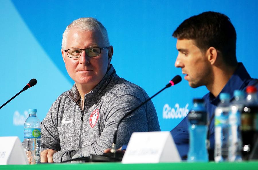 Bob Bowman, alături de Michael Phelps, foto: Guliver/Gettyimages David Popovici, „al doilea român din Roma”, după Chivu: „Mă bucur să fiu comparat cu el, dar nu este o competiție”