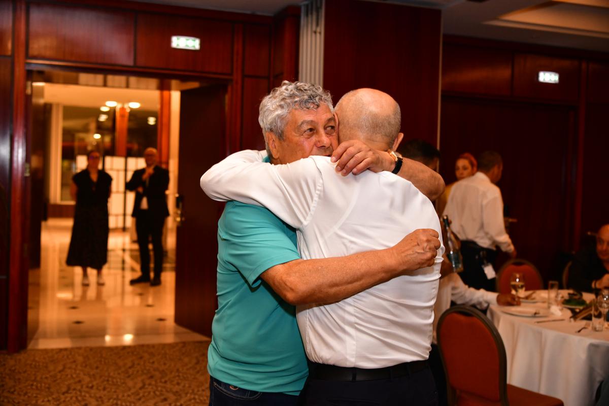 L-au făcut pe Copos să scoată banii! Imagini printre mese de la petrecerea lui Mircea Lucescu » Momentul care a declanșat o criză de râs