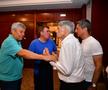 L-au făcut pe Copos să scoată banii! Imagini printre mese de la petrecerea lui Mircea Lucescu » Momentul care a declanșat o criză de râs