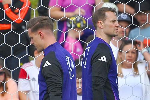 Marc-Andre ter Stegen (stânga) a fost aproape toată cariera rezerva lui Manuel Neuer la naționala Germaniei / Foto: Imago