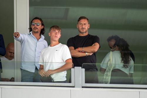 Cristian Totti (centru) și Francesco Totti în dreapta