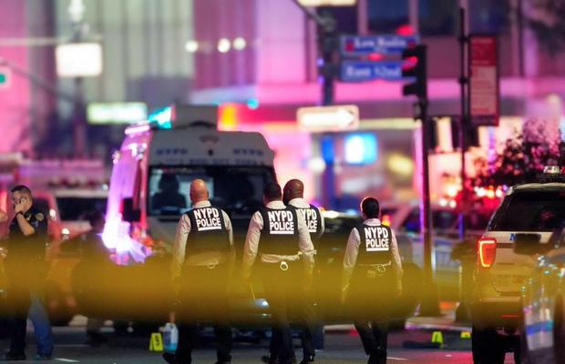 Atac armat mortal la sediul NFL din New York » Un angajat a fost grav rănit, patru persoane și-au pierdut viața