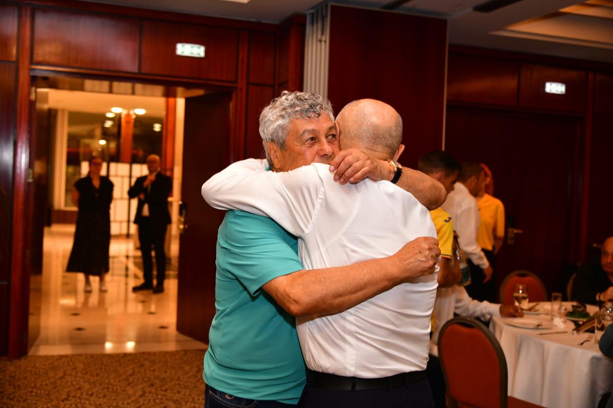 Imagini memorabile de la petrecerea lui Mircea Lucescu! George Copos a „rupt ariciul” buzunarului și a aruncat timid cu bani în lăutari