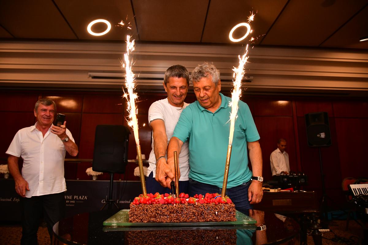 L-au făcut pe Copos să scoată banii! Imagini printre mese de la petrecerea lui Mircea Lucescu » Momentul care a declanșat o criză de râs