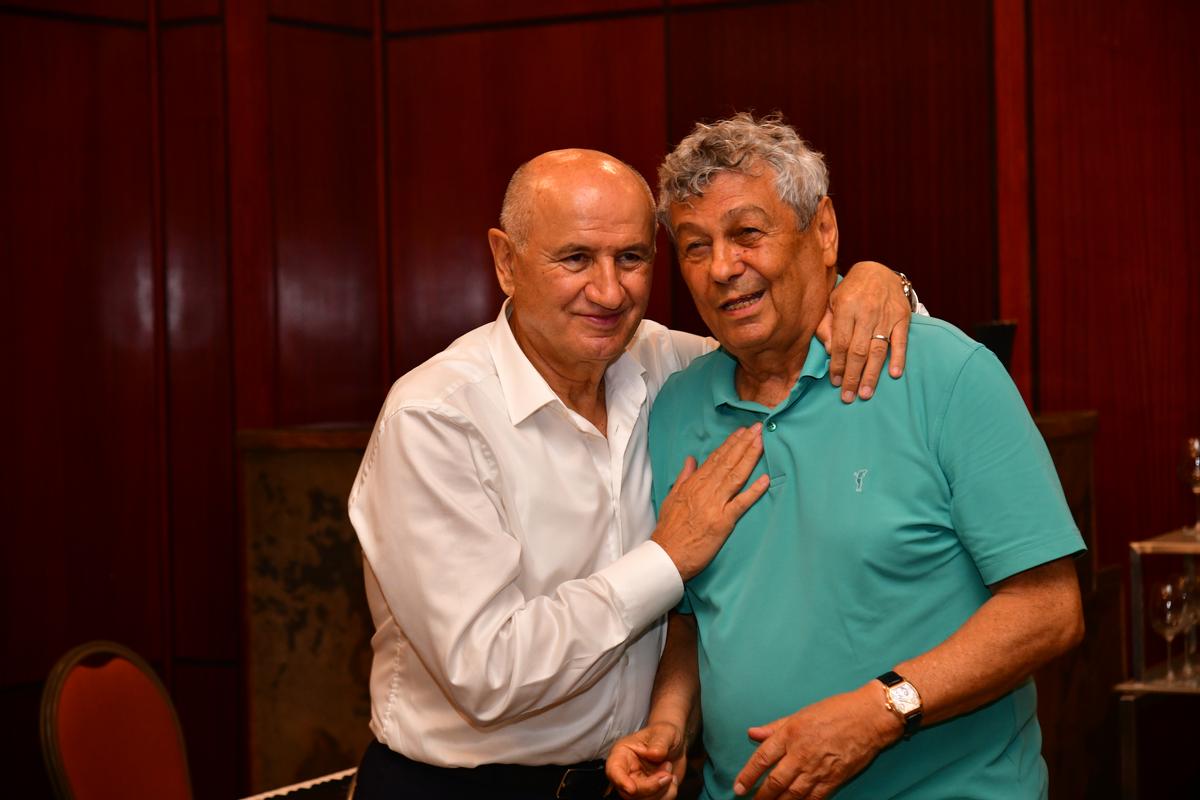 L-au făcut pe Copos să scoată banii! Imagini printre mese de la petrecerea lui Mircea Lucescu » Momentul care a declanșat o criză de râs