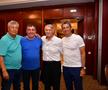 L-au făcut pe Copos să scoată banii! Imagini printre mese de la petrecerea lui Mircea Lucescu » Momentul care a declanșat o criză de râs