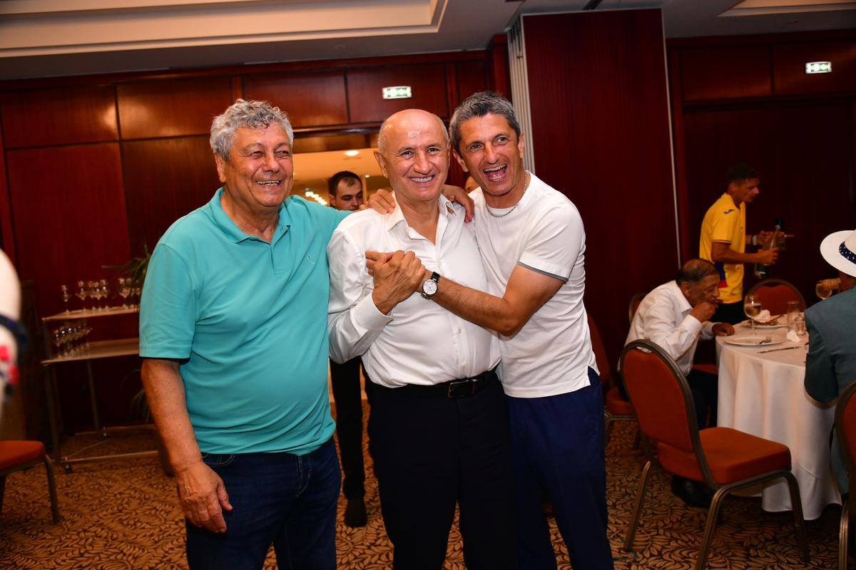 L-au făcut pe Copos să scoată banii! Imagini printre mese de la petrecerea lui Mircea Lucescu » Momentul care a declanșat o criză de râs