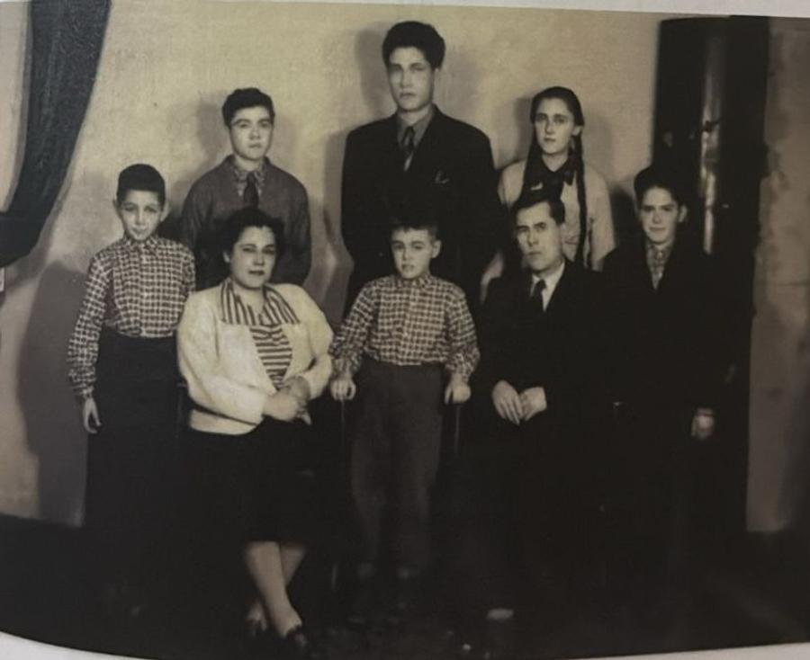 Volga neagră, 50 de lei pentru tramvai și un destin schimbat: cum a ajuns Mircea Lucescu la Dinamo, după ce a dat probe ca portar la Steaua