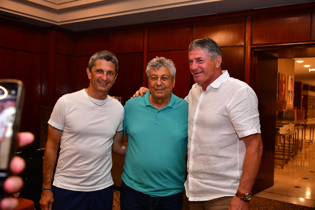L-au făcut pe Copos să scoată banii! Imagini printre mese de la petrecerea lui Mircea Lucescu » Momentul care a declanșat o criză de râs