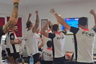 Campionii de la FCSB au urmărit finala lui David Popovici în vestiar! Explozie de bucurie: Chiricheș și Alibec, pe mese