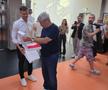 Mircea Lucescu, celebrat la Muzeul Fotbalului, cu tricoul lui Pele în spate » Cadoul special primit de la Andrei Nicolescu