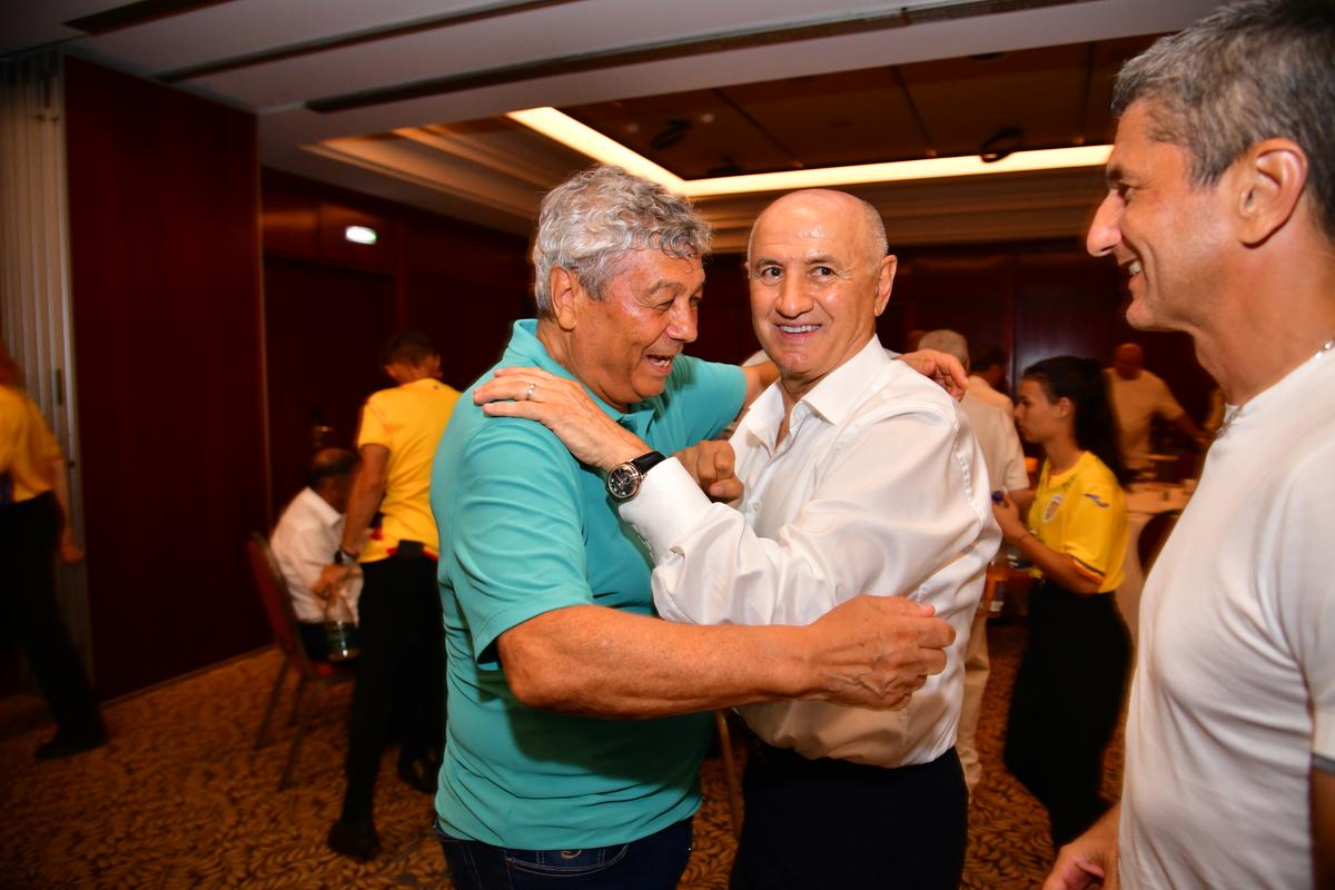 Imagini memorabile de la petrecerea lui Mircea Lucescu! George Copos a „rupt ariciul” buzunarului și a aruncat timid cu bani în lăutari