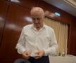 L-au făcut pe Copos să scoată banii! Imagini printre mese de la petrecerea lui Mircea Lucescu » Momentul care a declanșat o criză de râs