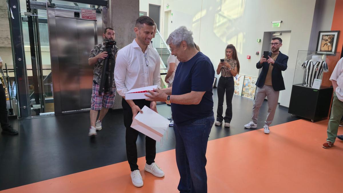 Mircea Lucescu, la Muzeul Fotbalului, în ziua în care a împlinit 80 de ani