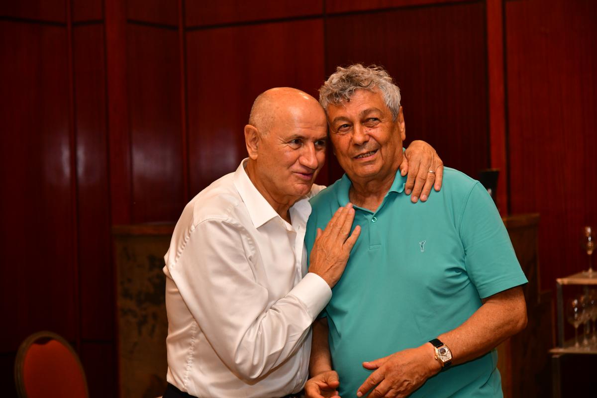 Imagini memorabile de la petrecerea lui Mircea Lucescu! George Copos a „rupt ariciul” buzunarului și a aruncat timid cu bani în lăutari