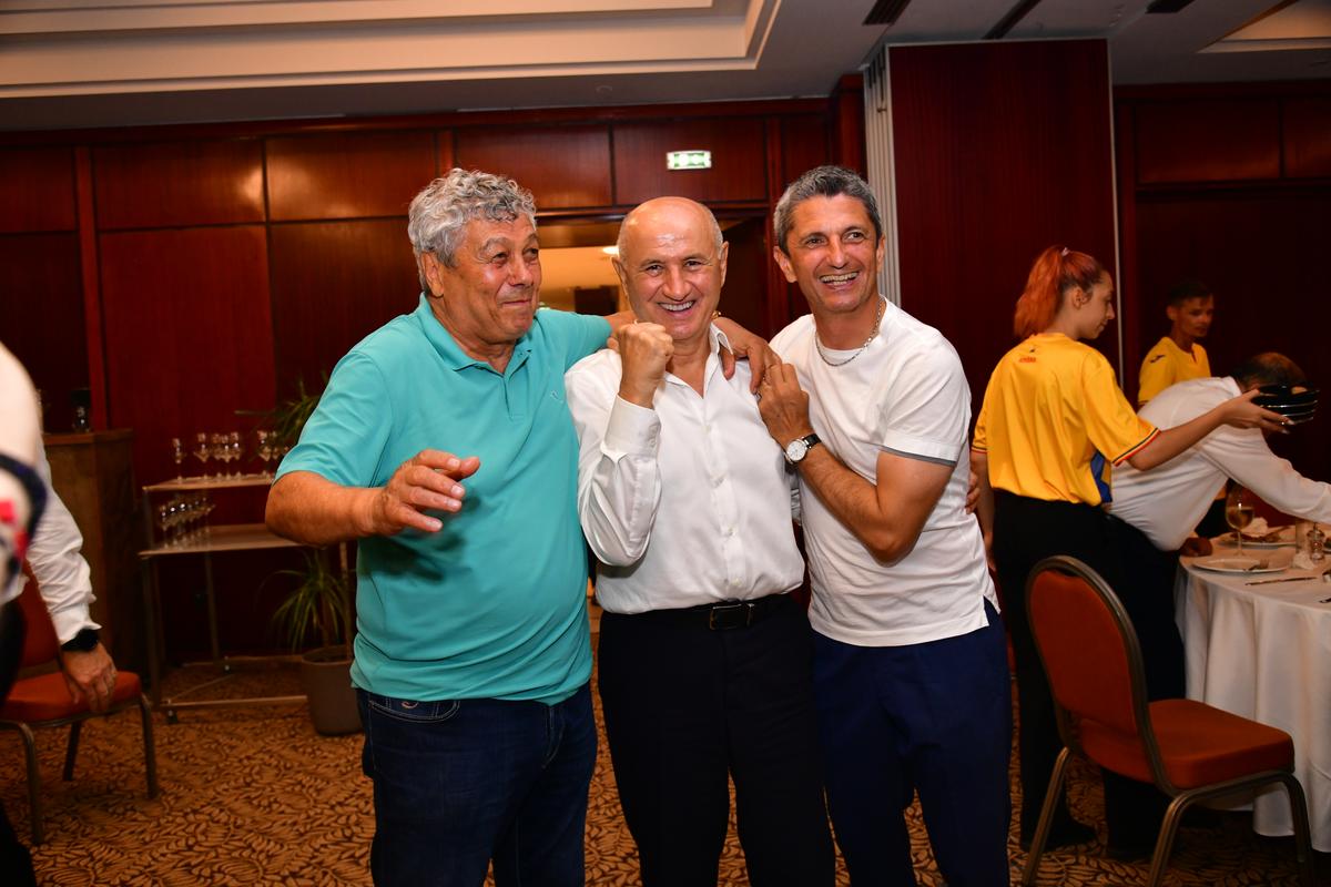 L-au făcut pe Copos să scoată banii! Imagini printre mese de la petrecerea lui Mircea Lucescu » Momentul care a declanșat o criză de râs
