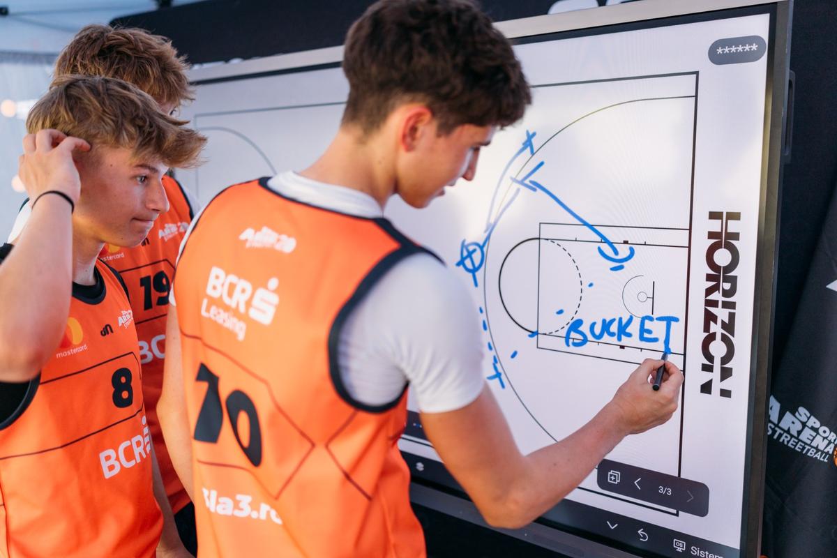 Ploieștiul a făcut show pe bulevard la Sport Arena Streetball » 90 de echipe și peste 320 de jucători au jucat baschet 3x3