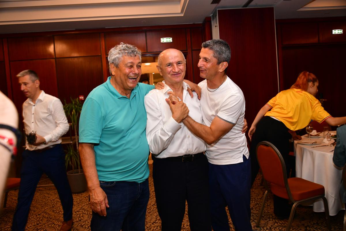 Imagini memorabile de la petrecerea lui Mircea Lucescu! George Copos a „rupt ariciul” buzunarului și a aruncat timid cu bani în lăutari