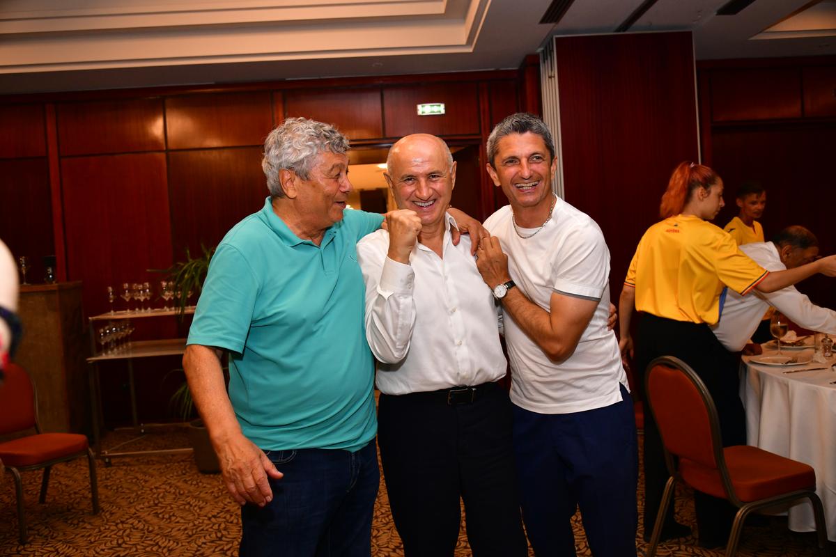 Imagini memorabile de la petrecerea lui Mircea Lucescu! George Copos a „rupt ariciul” buzunarului și a aruncat timid cu bani în lăutari