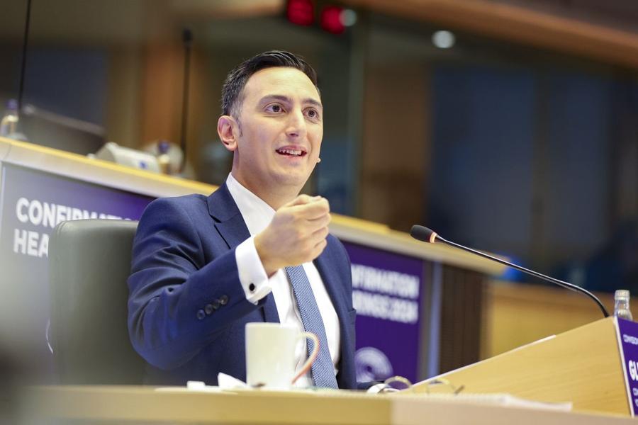Comisarul maltez Glenn Micaleff Parlamentul Europei atacă planul FIFA de Mondiale: „Țineți interesele private departe de sportul nostru!” » Vicepreședinta Roxana Mânzatu îi susține criticile dure