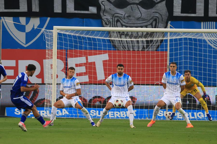 Everton Bala a deschis scorul printr-o finalizare de la marginea careului, printr-o pădure de picioare PisiLeii