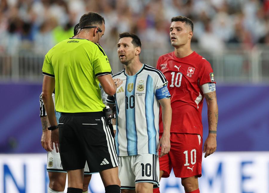 Arbitrul de la Argentina - Elveția a explicat eliminarea controversată și conflictul cu Messi: „Decizia ar fi fost exact aceeași”
