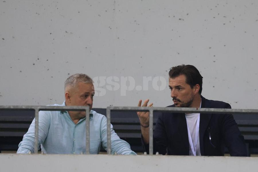 Mihai Rotaru și Mario Felgueiras, după Universitatea Craiova - Levski Sofia / Foto: Ionuț Iordache GSP De ce a răbufnit Filipe Coelho după eșecul Craiovei cu Levski: „Ăsta e motivul real!”. E pe făraș? + Felgueiras sub presiune în culise
