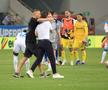 Scandal pe tunel după Craiova - Levski! Felgueiras și Serginho, la un pas de bătaie // FOTO: Ionuț Iordache (GSP.ro)