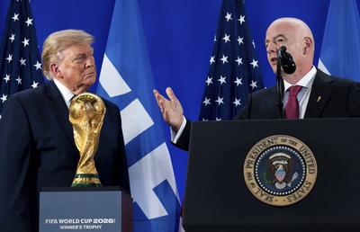„Relația dintre cei doi este dăunătoare fotbalului” » Infantino și Trump, desființați de fostul șef FIFA