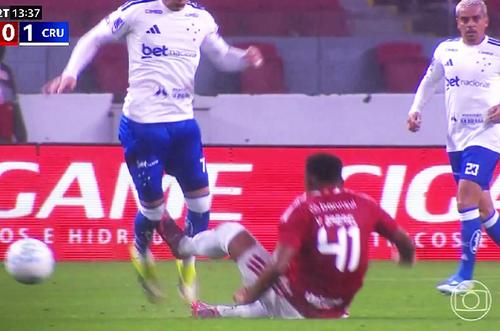 Intrarea lui Victor Gabriel asupra lui Gabriel Pec