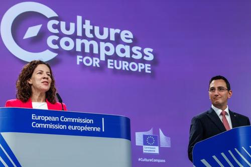 Roxanna Minzatu (stânga), vicepreședinta Comisiei Europene și comisarul pentru drepturi sociale și competențe, locuri de muncă de calitate și pregătire, și Glenn Micallef, comisarul pentru echitate intergenerațională, tineret, cultură și sport