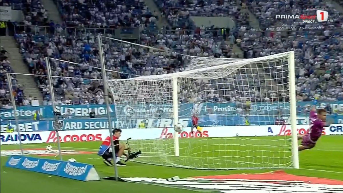 Adrian Rus, gol spectaculos în Universitatea Craiova - Levski Sofia