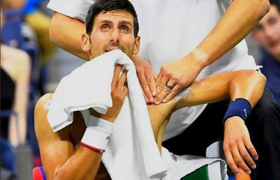 US OPEN // VIDEO Emoții mari pentru Novak Djokovic » Accidentat la umărul stâng și chinuit de dureri, sârbul a câștigat greu în turul II la US Open