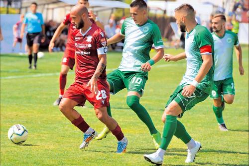 Voicu e născut la
București și a mai
evoluat la FC
Argeș, Rm. Vâlcea,
Alexandria, Inter
Gaz, FC Brașov, CS
Mioveni, Poli Iași
și Mediaș FOTO
Cristi Preda