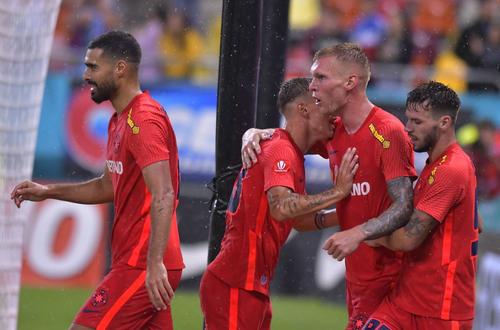 Rachid Bouhenna (primul din stânga) pune condiții pentru a rezilia contractul cu cei de la FCSB