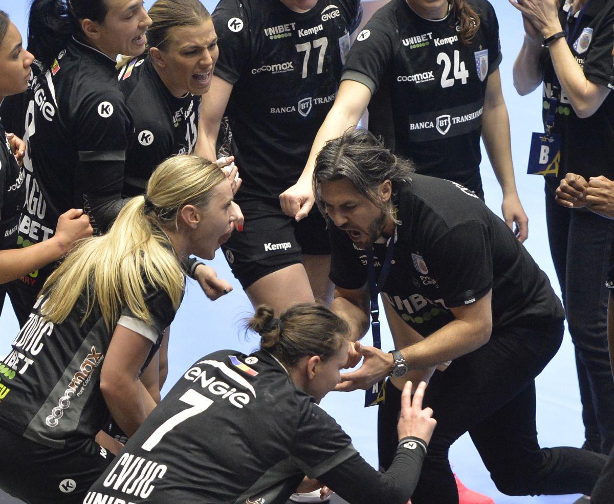 Adrian Vasile, „cel mai sexy” și cel bine plătit din handbalul feminin românesc