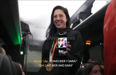 A apărut o nouă filmare cu jucătoarele Spaniei în autocar, imediat după ce Jennifer Hermoso a fost sărutată de Luis Rubiales + Ce scandau colegele și cum a reacționat președintele Federației