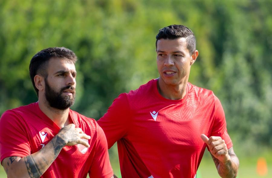 Lucas Alves (dreapta) a venit din Portugalia, de la Portimonense Burcă folosește sâmbătă un nou-venit » Cum poate arăta „11”-le lui Dinamo în amicalul programat de „câini”