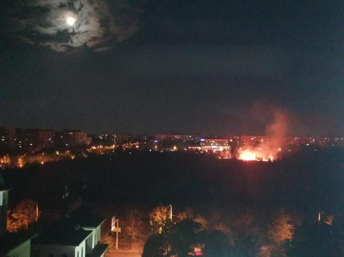 Incendiu de vegetație în parcul IOR / FOTO: Captură @Antena 3