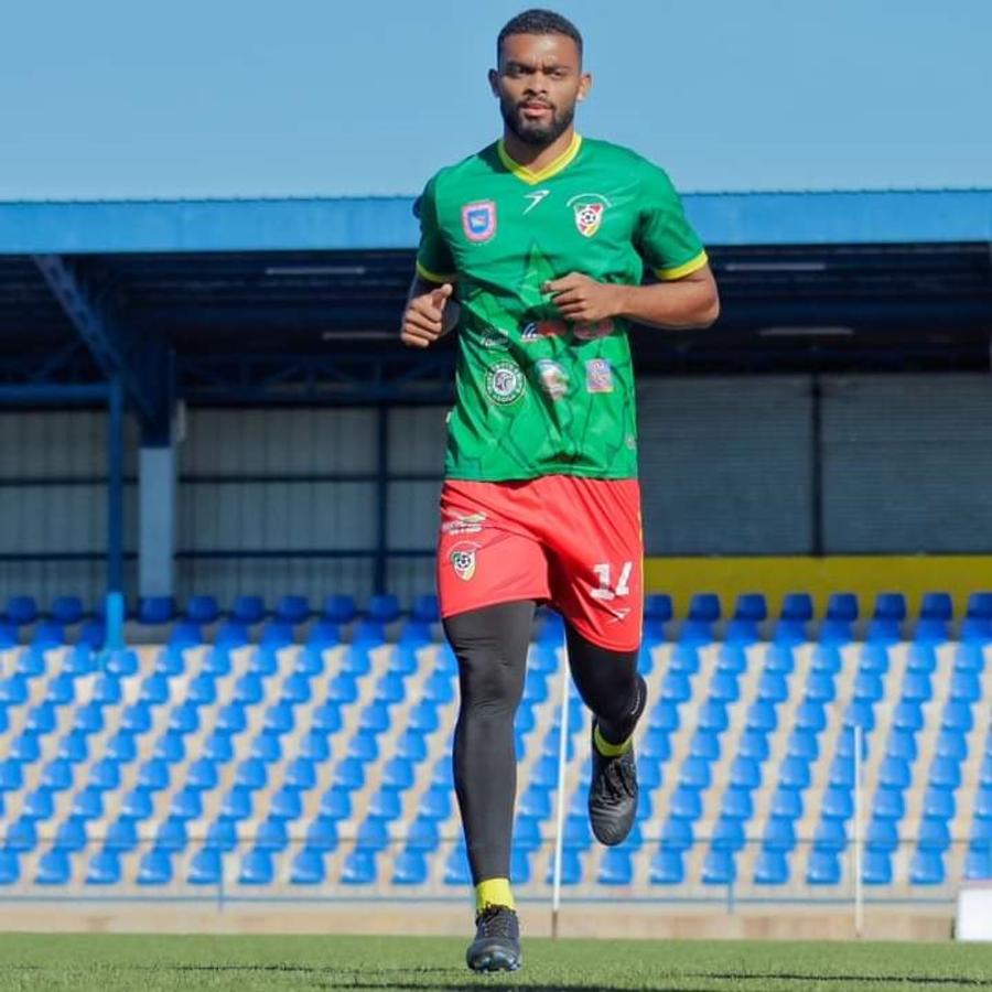 Esteban Luis Vanegas (25 de ani) Un fotbalist columbian spune că este batjocorit în România: „Au început să mă amenințe!” » Președintele clubului se apără: „Zicea că are toate actele în regulă, dar nu a fost așa”