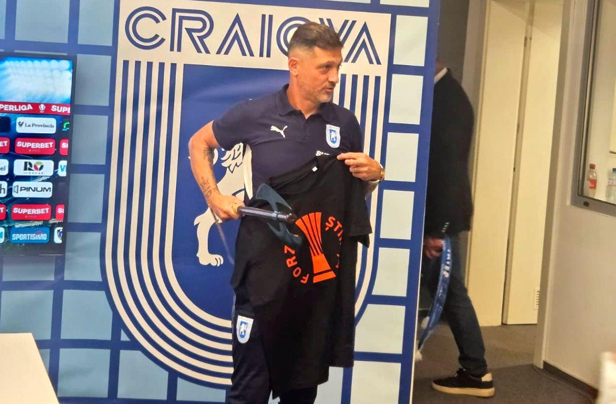 Mirel Rădoi și barda voievodală primită în conferință: Mirel Viteazul are Bănia la picioare!
