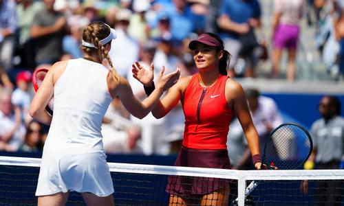 Elena Rybakina și Emma Răducanu la finalul partidei FOTO Imago Images